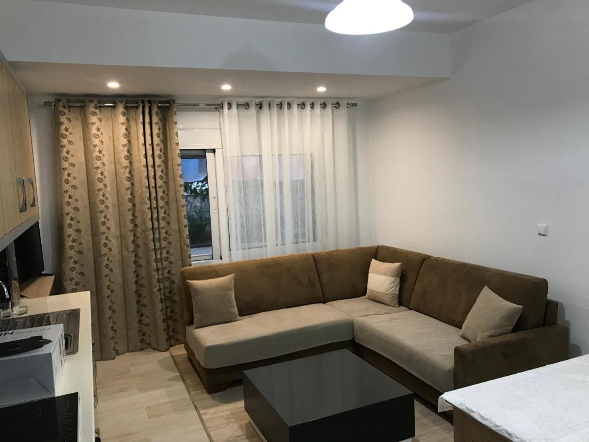 Garden Villa Apartments ساراندا المظهر الخارجي الصورة
