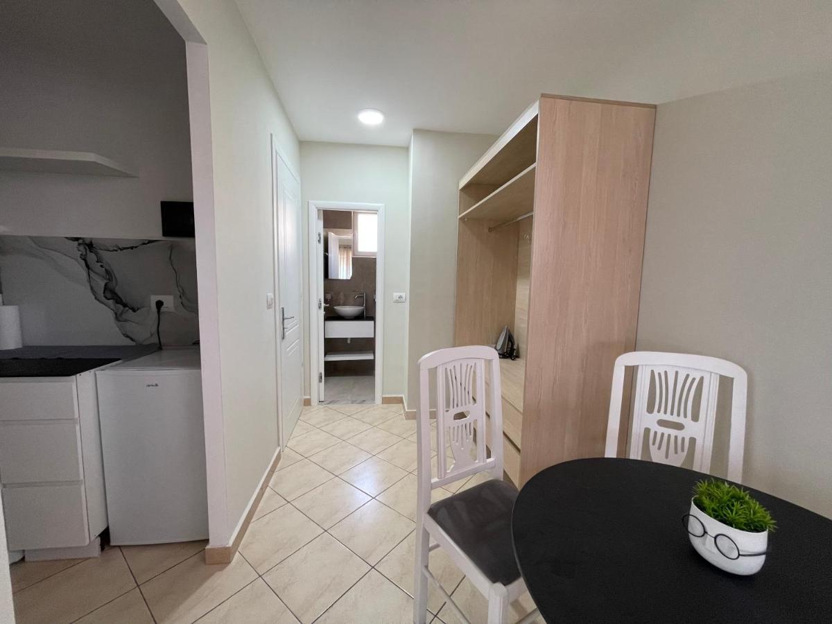 Garden Villa Apartments ساراندا المظهر الخارجي الصورة